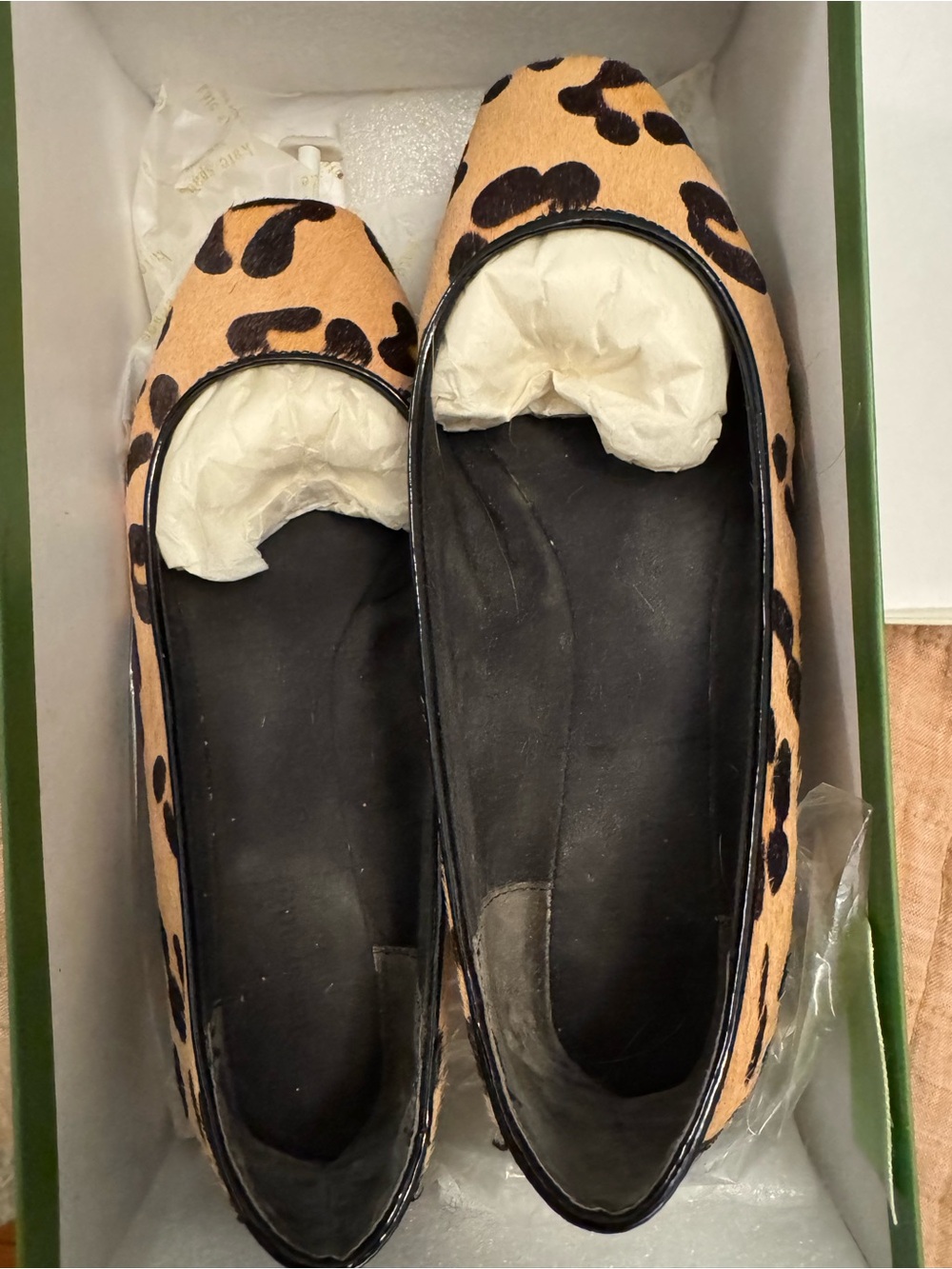 kate spade ♠️ “Frisky” chic
Leopard print calfskin satin flats